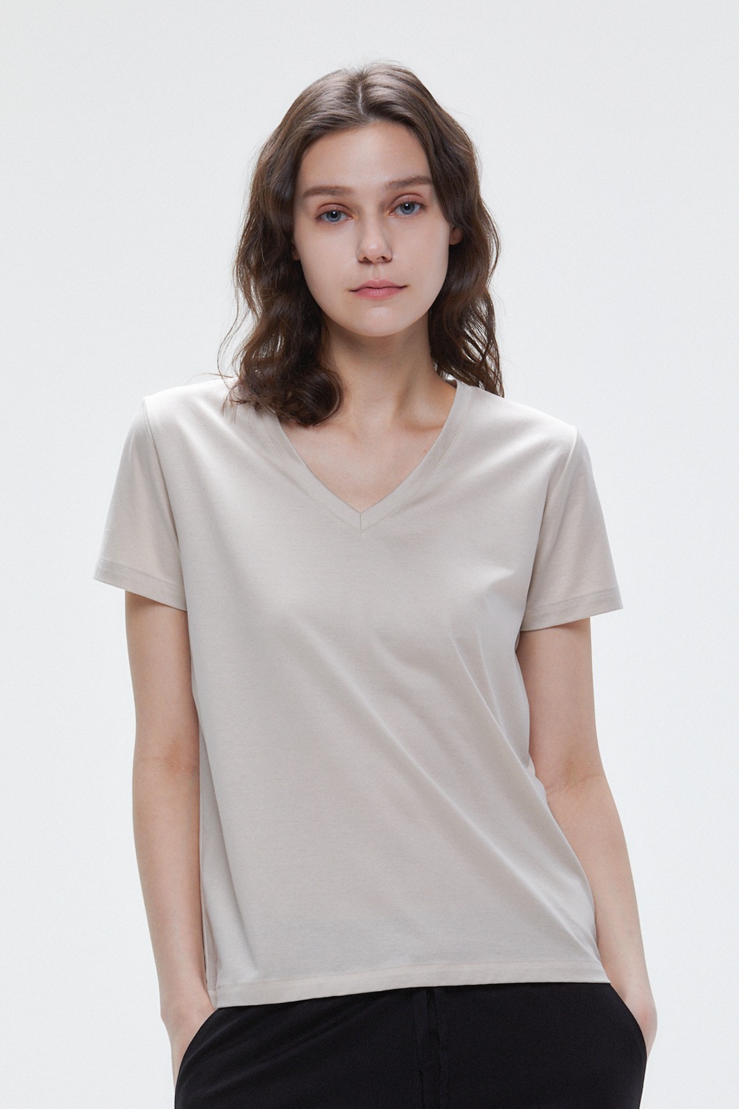 브이넥 클래식 &amp; 베이직 핏 반소매 티셔츠 (WOMEN)
